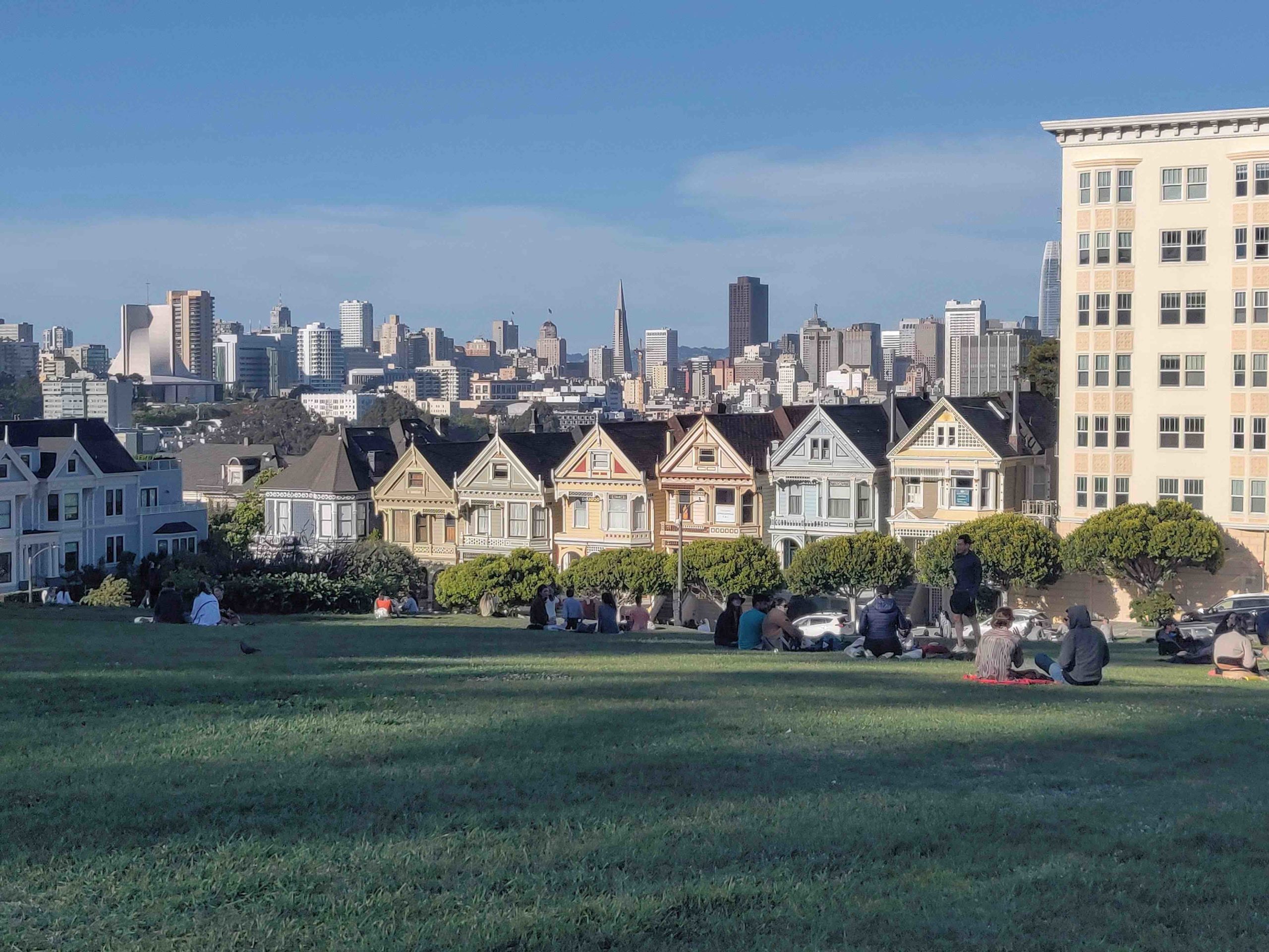 Pandemic’s Memorial Day weekend brings out heat and crowds in San Francisco | LiveFEED