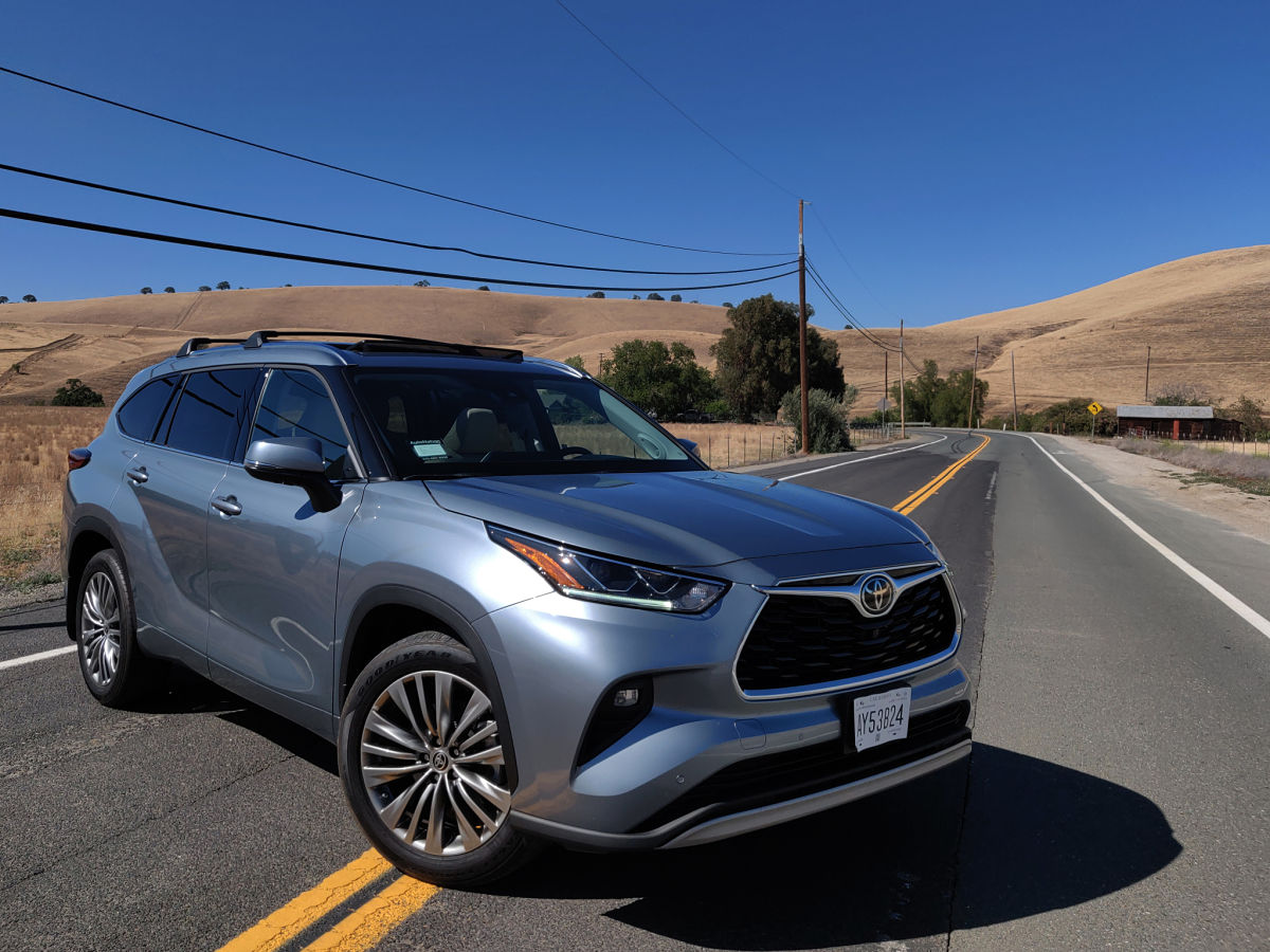 2020 Toyota Highlander: get it, or skip it? | LiveFEED Car Review