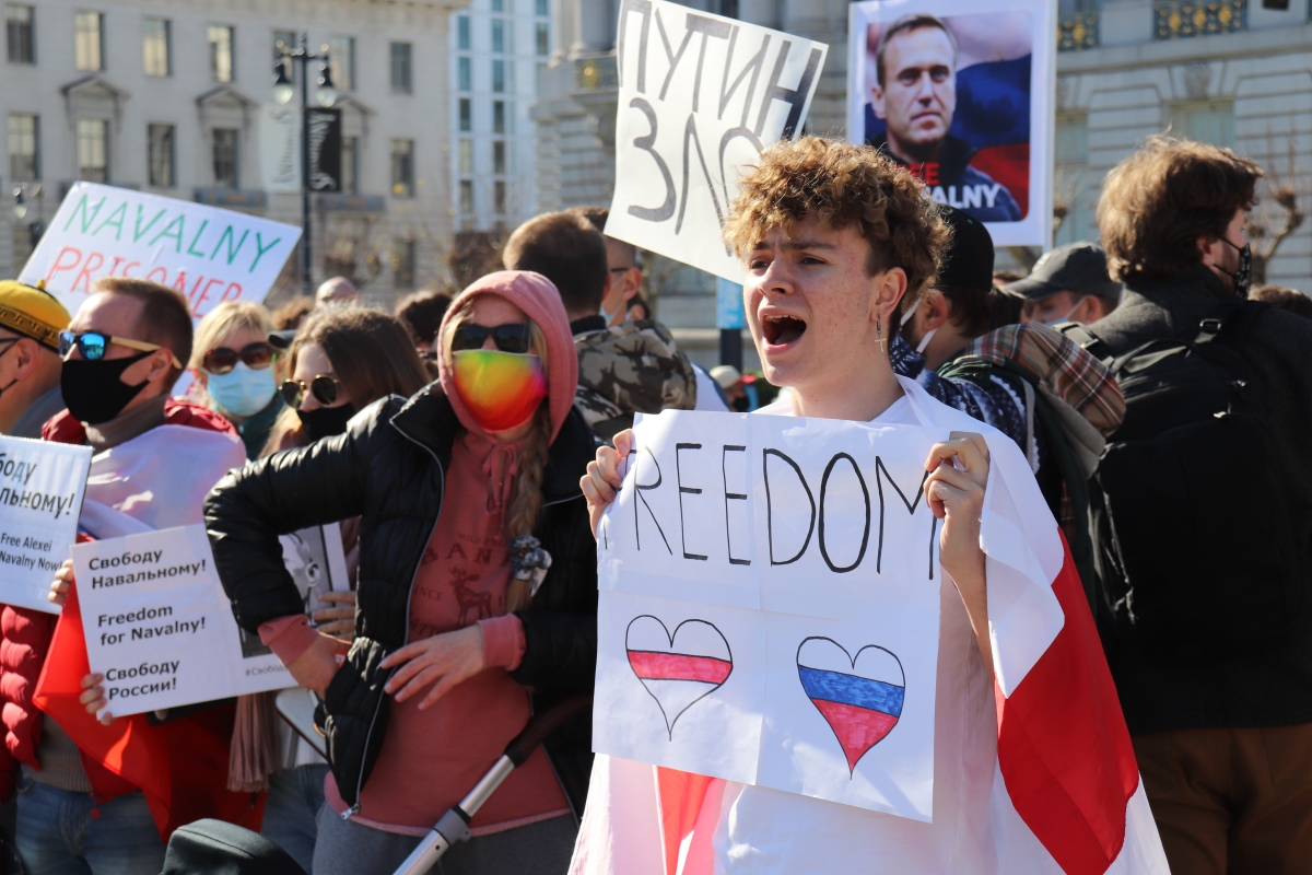 ‘Free Navalny!’ Russian expats hold an anti-Putin rally in San Francisco — LiveFEED